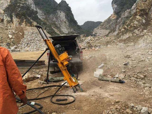 Pneumatic DTH Drilling Rig